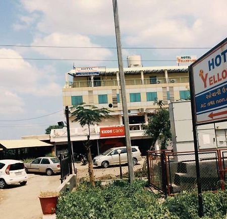 Hotel Yellow Lime Ahmedabad Esterno foto