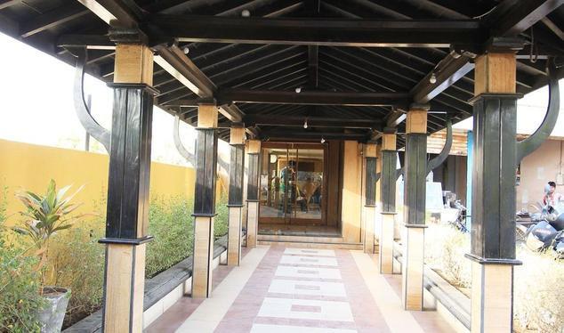 Hotel Yellow Lime Ahmedabad Esterno foto